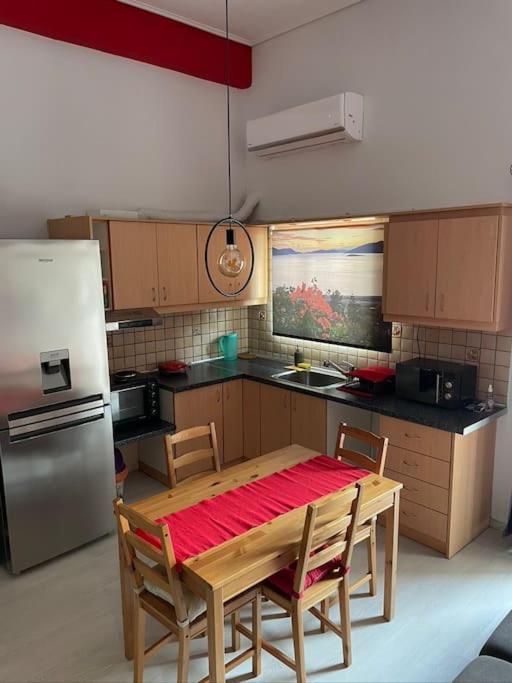 Comfy Apartment With Low Ceiling Attic Афины Экстерьер фото