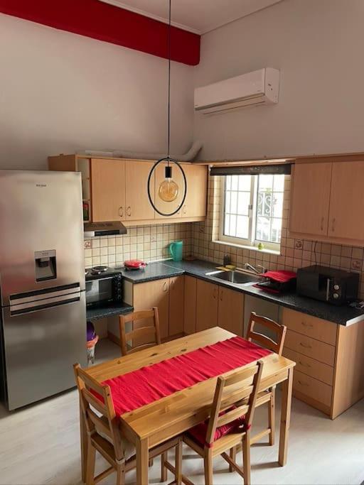Comfy Apartment With Low Ceiling Attic Афины Экстерьер фото